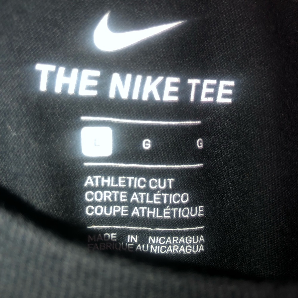 Nike black and camo tshirt - Picture 7 of 11